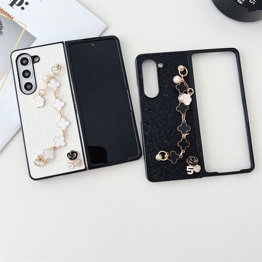 Fashion Four leaf Clover Bracelet Chain Phone Case For Samsung Galaxy Z Fold